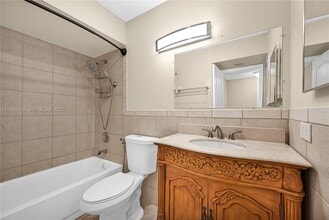 8120 Geneva Ct in Doral, FL - Building Photo - Building Photo