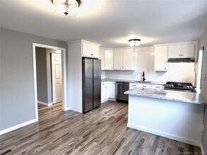 26 Conestoga Way in Glastonbury, CT - Building Photo - Building Photo