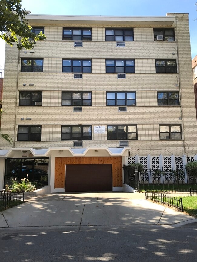 property at 5940 N Kenmore Ave