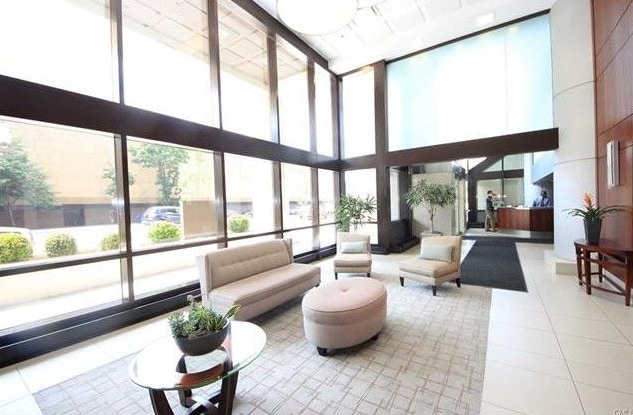 127 Greyrock Plz, Unit 902 in Stamford, CT - Foto de edificio - Building Photo