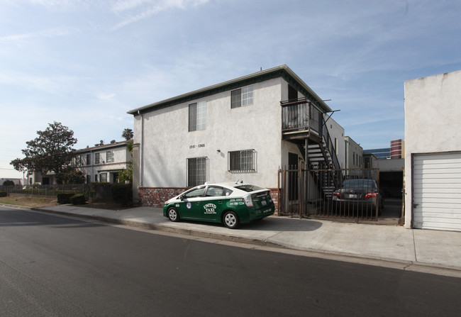 1351 N Serrano Ave in Los Angeles, CA - Foto de edificio - Building Photo