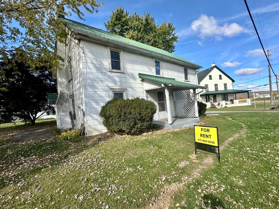 107 Sheeler Ln in Elverson, PA - Building Photo