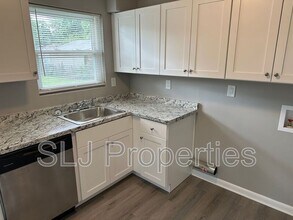 1622 Greyling Dr in Louisville, KY - Building Photo - Building Photo