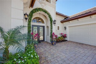 8862 Shenendoah Cir in Naples, FL - Building Photo