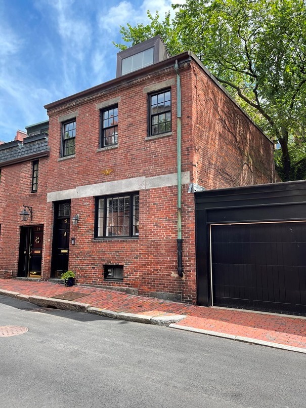 19 Branch St, Unit B in Boston, MA - Foto de edificio - Building Photo