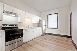 803 N Broadway in Green Bay, WI - Building Photo