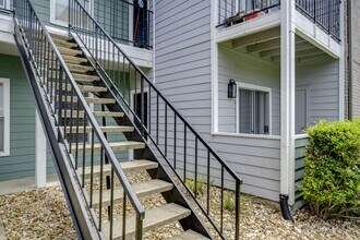 12166 Metric Blvd in Austin, TX - Foto de edificio - Building Photo