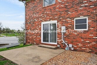 15362 Olive Blvd in Chesterfield, MO - Building Photo - Building Photo