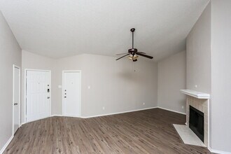 1040 W Hills Terrace in Saginaw, TX - Building Photo - Building Photo
