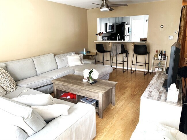 property at 213 W Sixth St