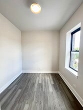 2258 S Sacramento Ave in Chicago, IL - Building Photo - Building Photo