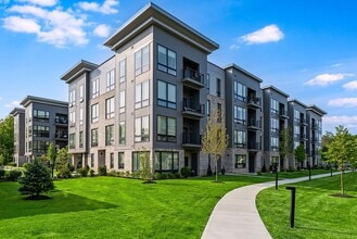 Livana East Hanover in East Hanover, NJ - Foto de edificio - Building Photo