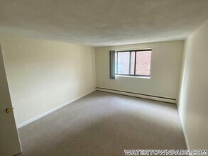 16 Whites Ave, Unit 36 in Watertown, MA - Foto de edificio - Building Photo