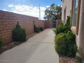 11004 Rusty Ray Dr in Las Vegas, NV - Building Photo - Building Photo