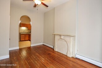 11 Myrtle Ave, Unit 1 in Albany, NY - Building Photo - Building Photo