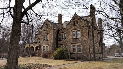 Van Gorder Manor in Willoughby, OH - Building Photo - Building Photo