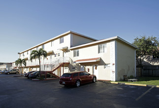 8031 NW 8th St in Miami, FL - Building Photo - Building Photo