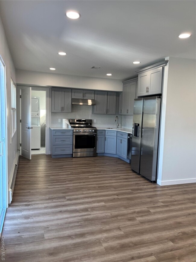 276 W Nicholai St in Hicksville, NY - Building Photo - Building Photo