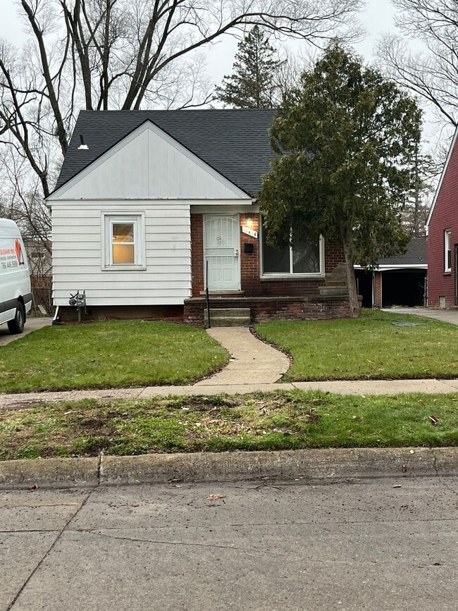 property at 18315 Shaftsbury Ave