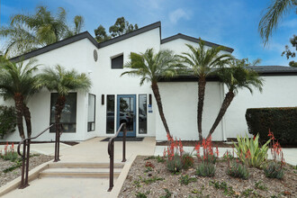 Birchmont in Escondido, CA - Foto de edificio - Building Photo