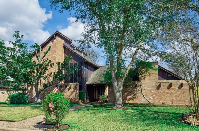 property at 3903 Kiamesha Dr