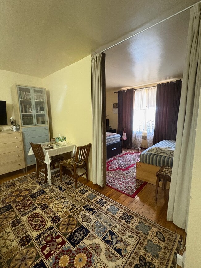 2939 Avenue Y, Unit 2A in Brooklyn, NY - Foto de edificio - Building Photo