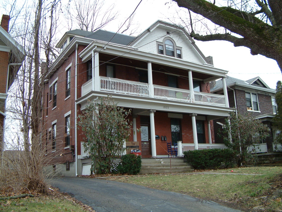 1923 Cleneay Ave in Norwood, OH - Building Photo