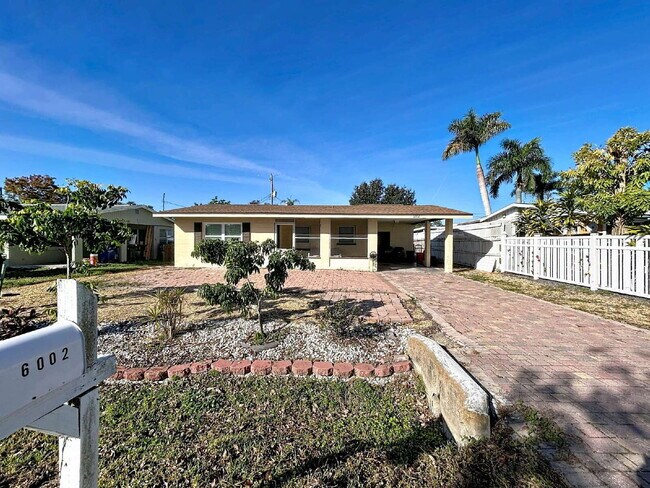 6002 Lords Ave in Sarasota, FL - Building Photo - Building Photo