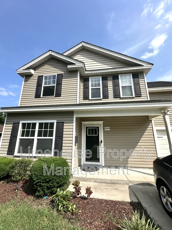 property at 1909 Chesapeake Dr