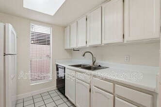 240 E Beck Ln in Phoenix, AZ - Building Photo - Building Photo