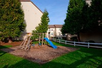 Rivercrest Apartments in Gresham, OR - Foto de edificio - Building Photo