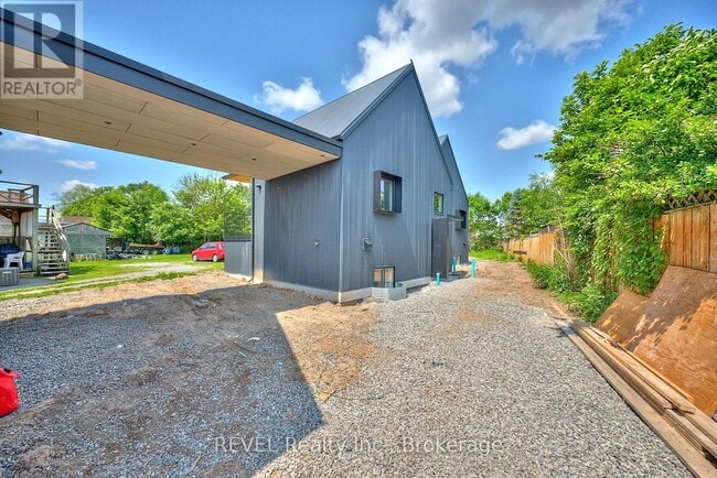 5361 Valley Wy in Niagara Falls, ON - Building Photo - Building Photo