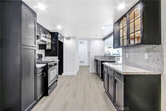 8855 Hemlock St in Rancho Cucamonga, CA - Foto de edificio - Building Photo