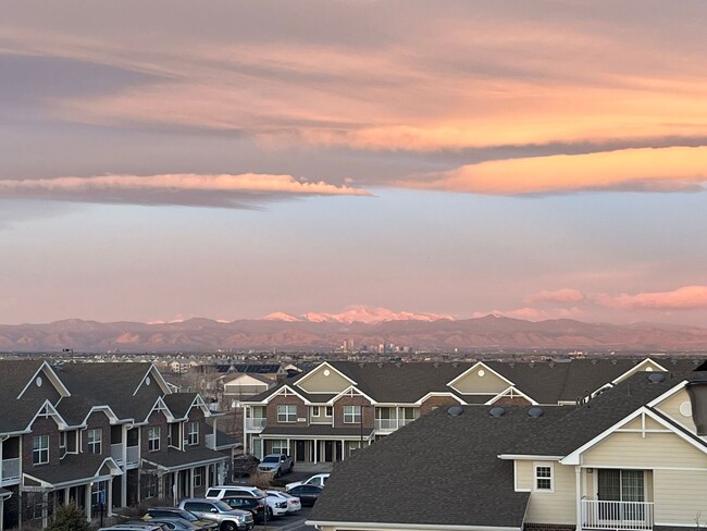 5694 N Gibralter Way in Aurora, CO - Foto de edificio - Building Photo