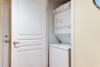 203 Adelaide St W in Toronto, ON - Building Photo - Building Photo