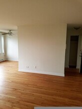3710 N Pine Grove Ave, Unit 312 in Chicago, IL - Building Photo - Building Photo