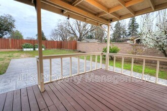 2000 Belcot Rd in Sacramento, CA - Building Photo - Building Photo