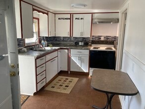 1589 N Saginaw St, Unit A in Lapeer, MI - Building Photo - Building Photo