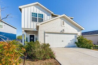 5628 Pearl Mdw in Converse, TX - Building Photo - Building Photo