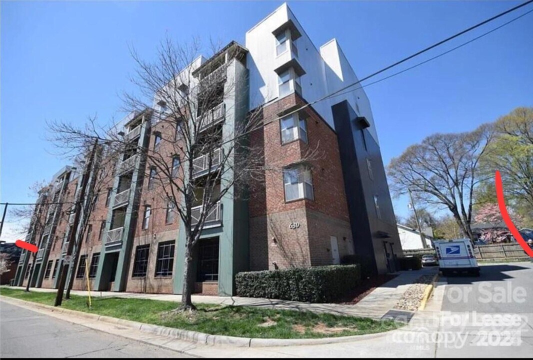 630 Calvert St in Charlotte, NC - Building Photo
