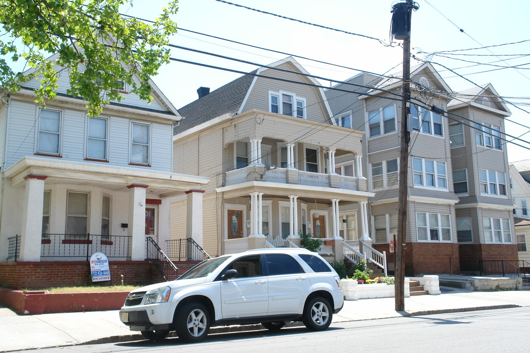 120 State St in Perth Amboy, NJ - Building Photo