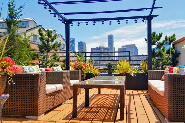 347 Varick St in Jersey City, NJ - Building Photo - Building Photo