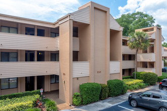 Cranes Roost Village Condominiums in Altamonte Springs, FL - Building Photo - Building Photo