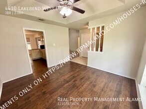 4410 Lakebend W Dr in San Antonio, TX - Building Photo - Building Photo