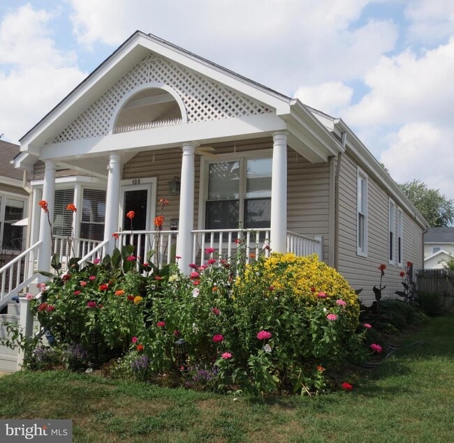 property at 108 E Del Ray Ave