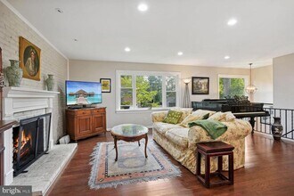 6542 Hitt Ave in McLean, VA - Building Photo - Building Photo