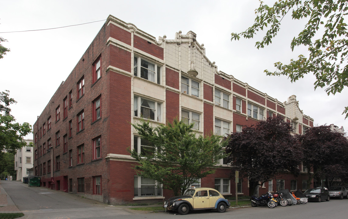 Arcadia Apartments in Seattle, WA - Building Photo