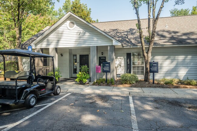 Tara Bridge Apartments in Jonesboro, GA - Foto de edificio - Building Photo