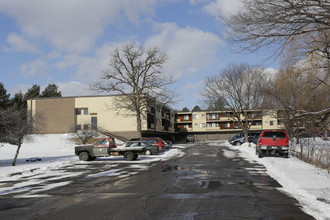 Country Inn West Apartments in Bloomington, MN - Building Photo - Building Photo