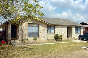 1322 Marlton St in San Marcos, TX - Building Photo